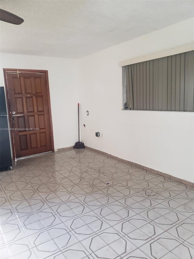 Foto del edificio - 5152 NW 4th St