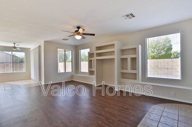 Building Photo - 9467 W Ross Ave