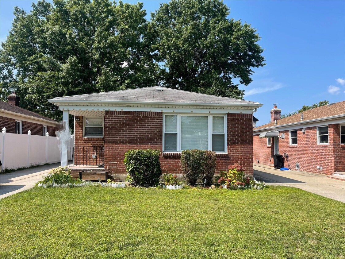 Foto principal - 56-36 219th St