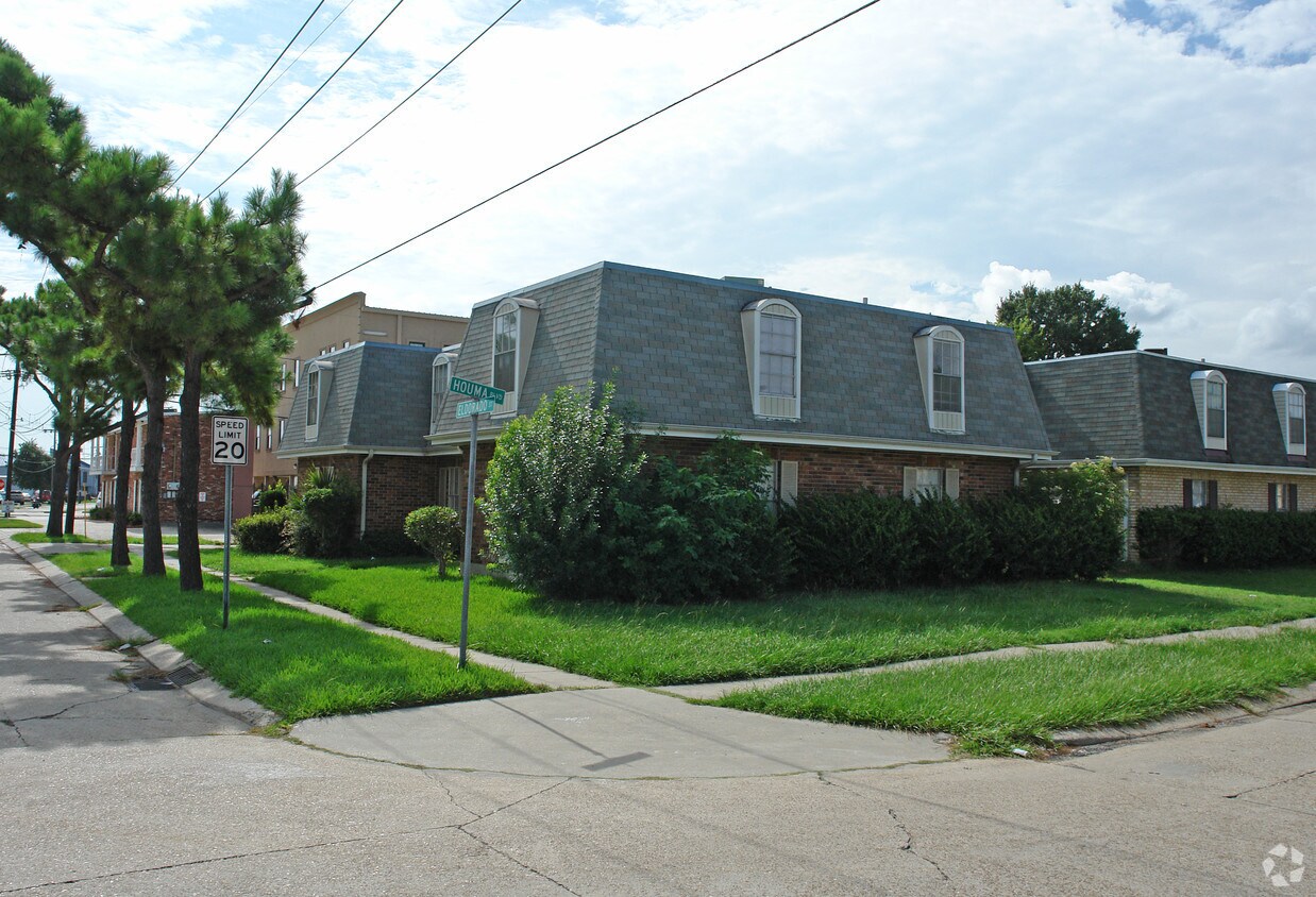Primary Photo - 2900 Houma Blvd