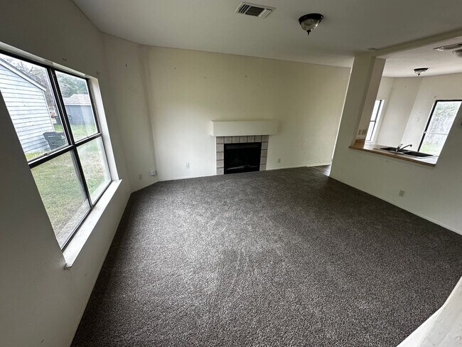 Foto del edificio - 8437 Forest Ridge Dr