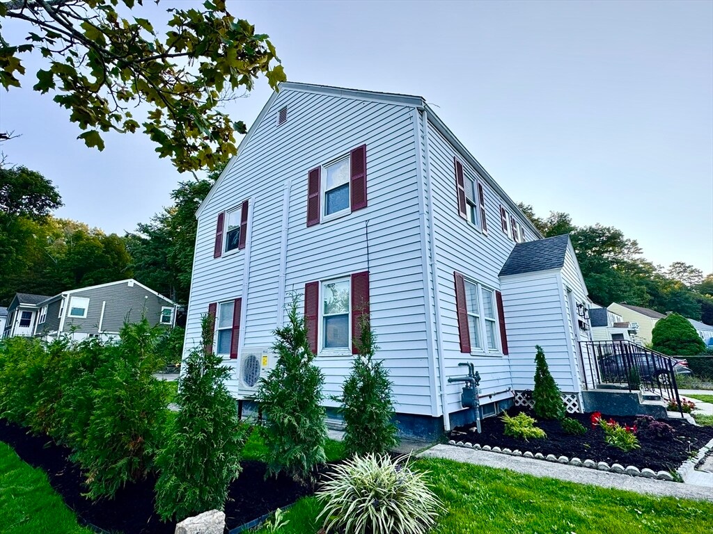 Primary Photo - 84 Reed St