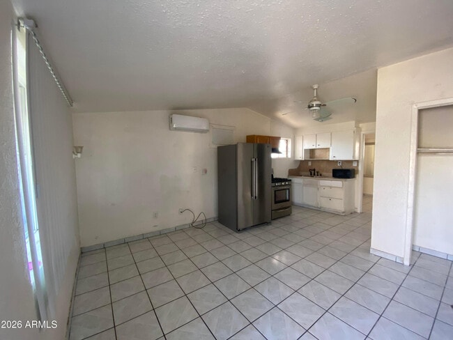 Foto del edificio - 575 N Delaware St