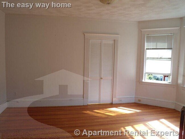 Building Photo - 79 College Ave