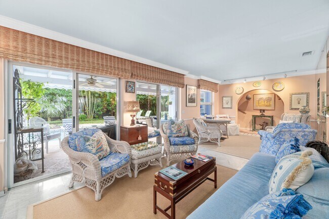 Foto del edificio - 216 Jamaica Ln