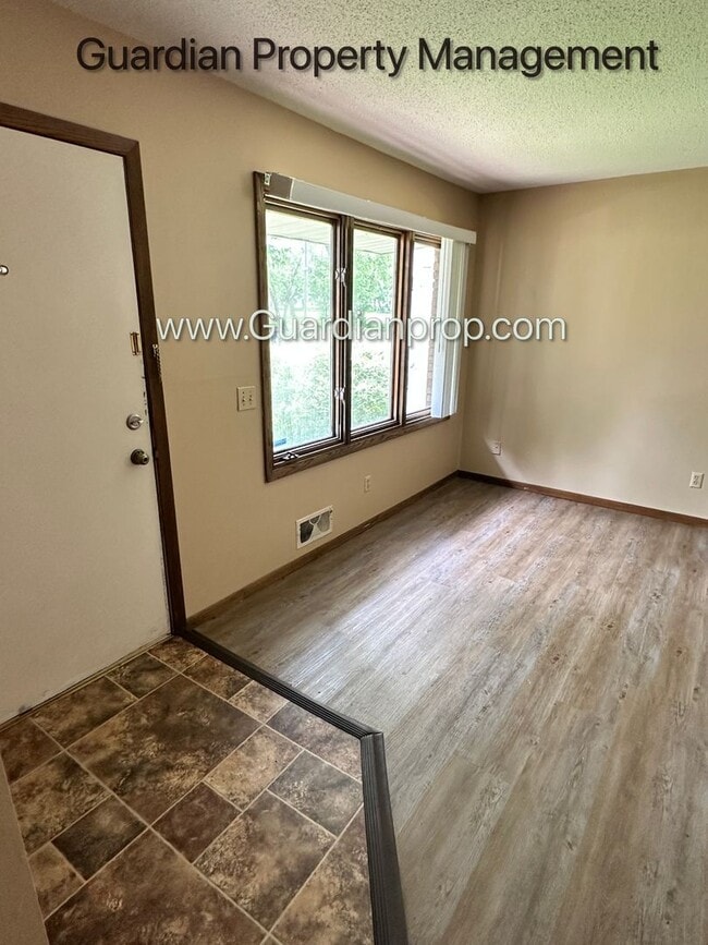 Building Photo - Marcy Holmes Side By Side Duplex, Laundry,...