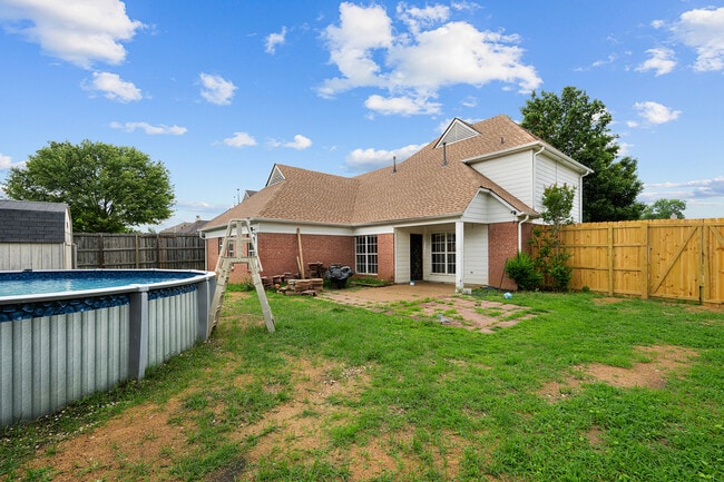 Building Photo - 3903 Caprice Dr