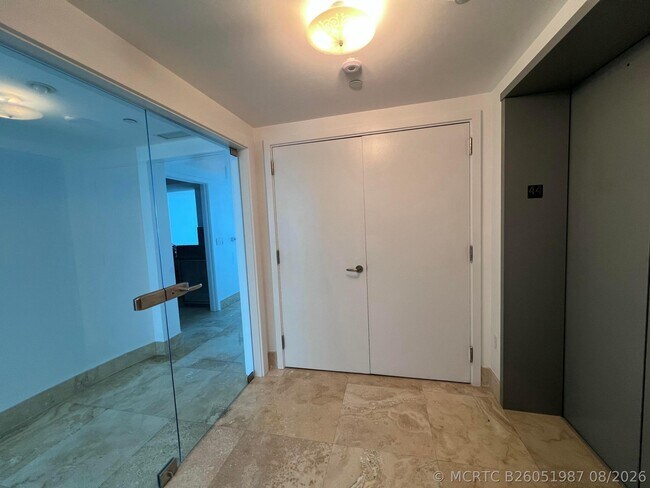 Building Photo - 1331 Brickell Bay Dr