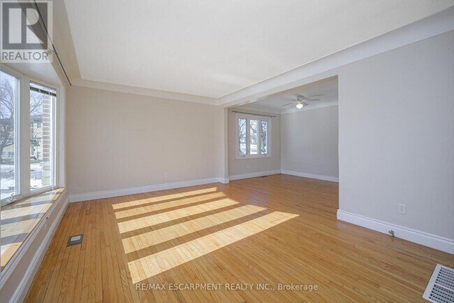 Building Photo - 1385 Olga Dr