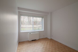 Building Photo - 4555 Av. Bonavista