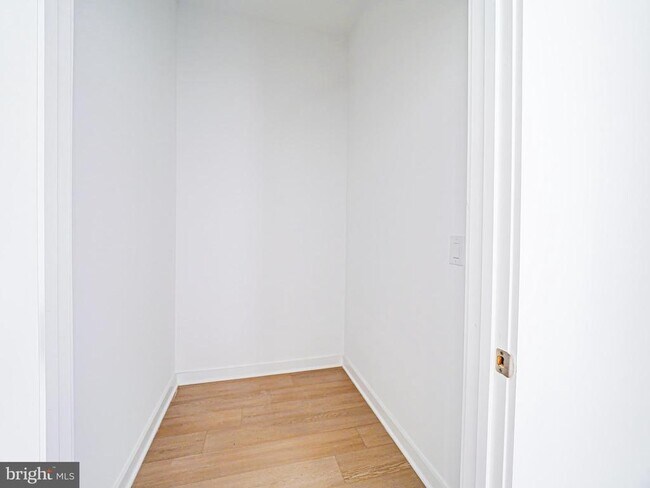 Foto del edificio - 2403 W Thompson St