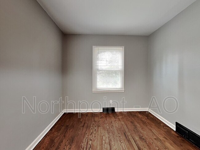Foto del edificio - 5616 E 102nd St
