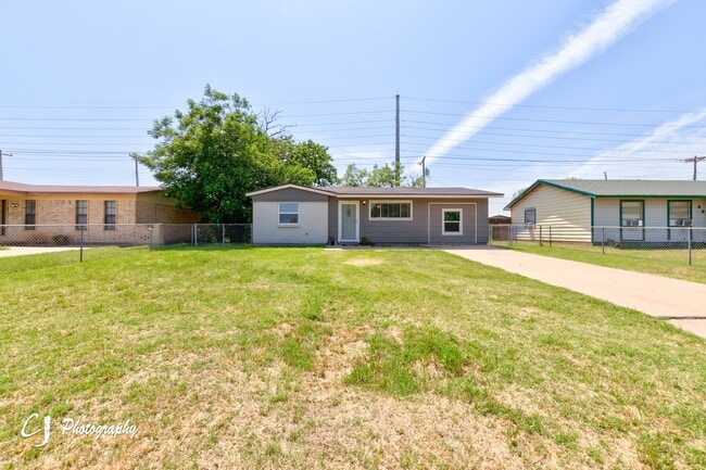 Building Photo - 426 Penrose Dr