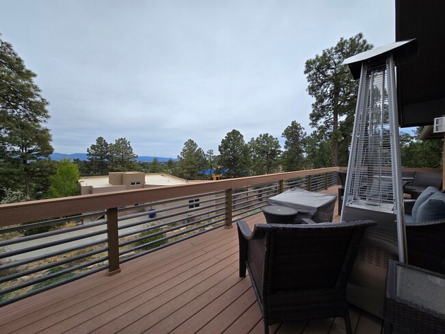 Building Photo - Beautiful Quemazon Home (5085 Alegria)