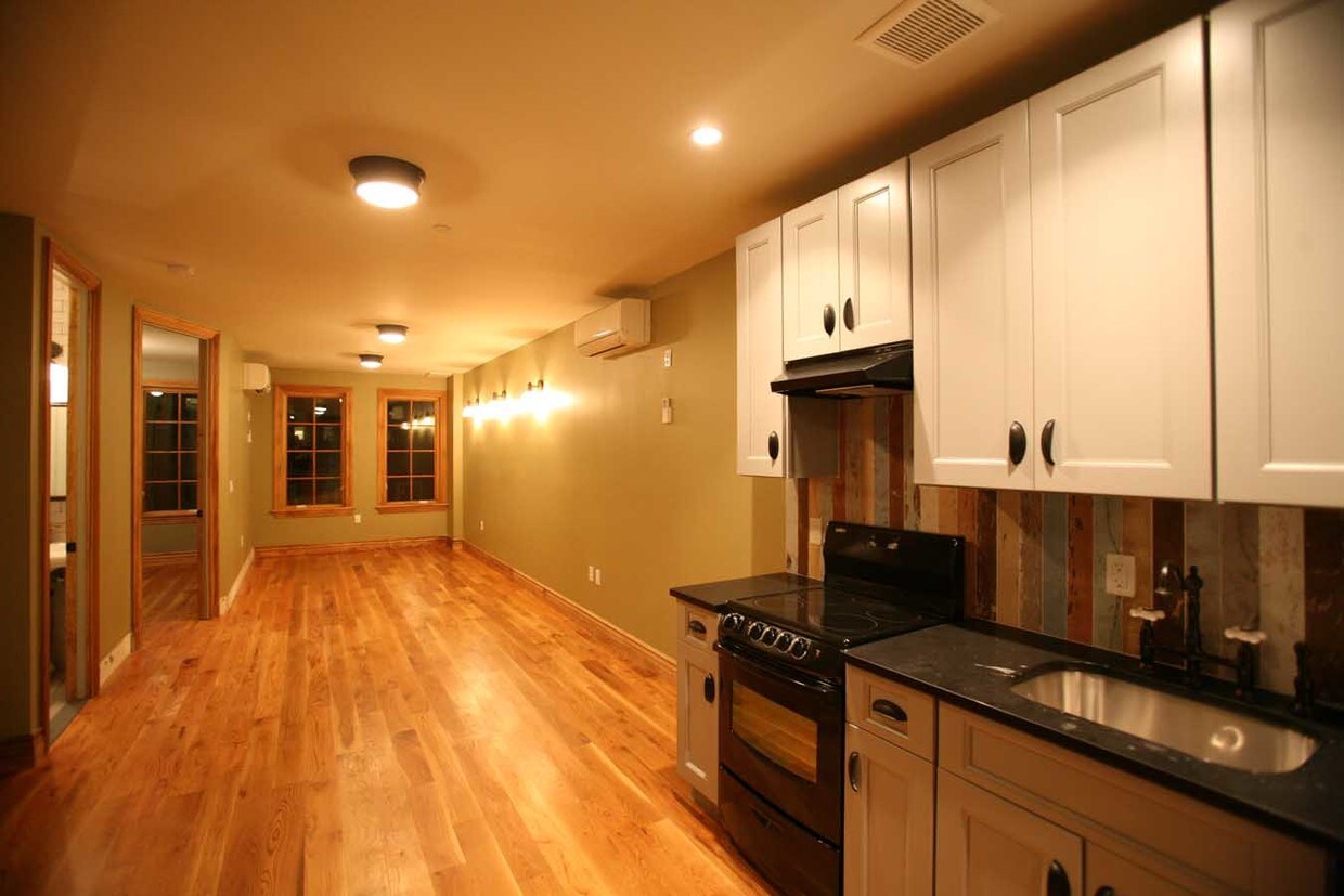 Foto principal - 305 Grand St