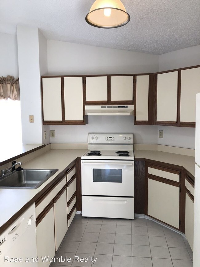 Building Photo - 410 Babbling Brook Dr