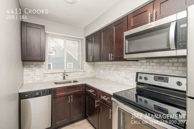 Foto del edificio - COMPLETELY UPDATED 2 BEDROOM ROYAL OAK UNIT!!