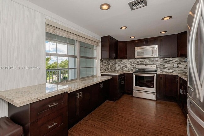 Photo - 625 Oaks Dr Apartment