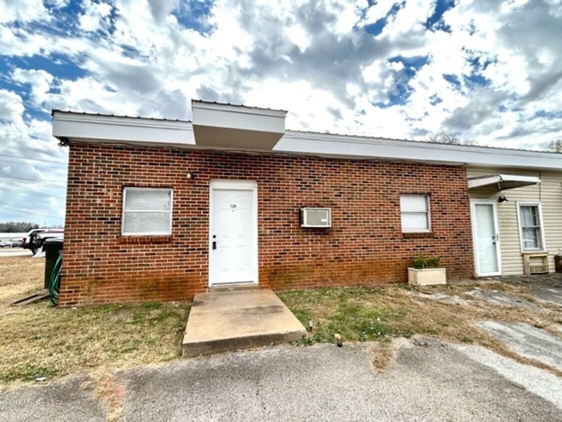 Primary Photo - 124 Cottonwood Dr.
