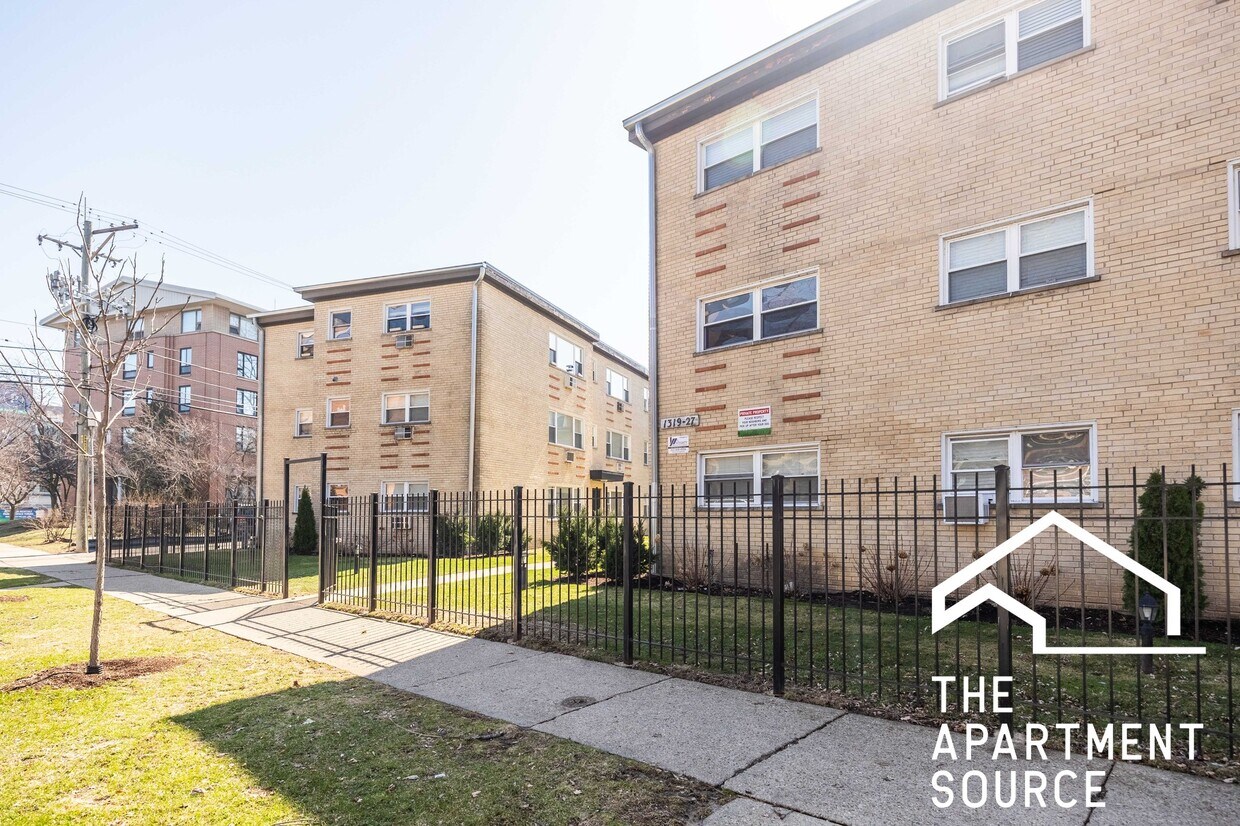 Building Photo - 1319 W Sherwin Ave