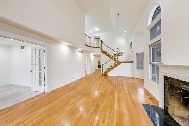 Foto del edificio - 325 N Water St