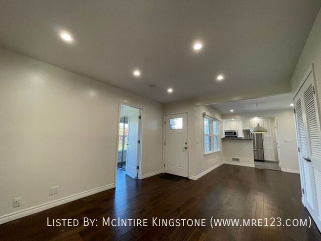 Building Photo - STUNNING 3 BEDROOM 2 BATHROOM! CALL NOW TO...