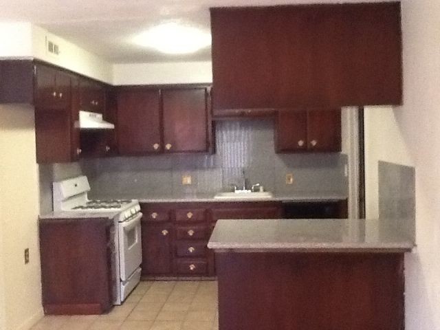 Building Photo - Duplex For Rent in Stockton