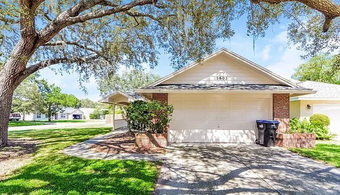 Primary Photo - 10605 Suntree Ct