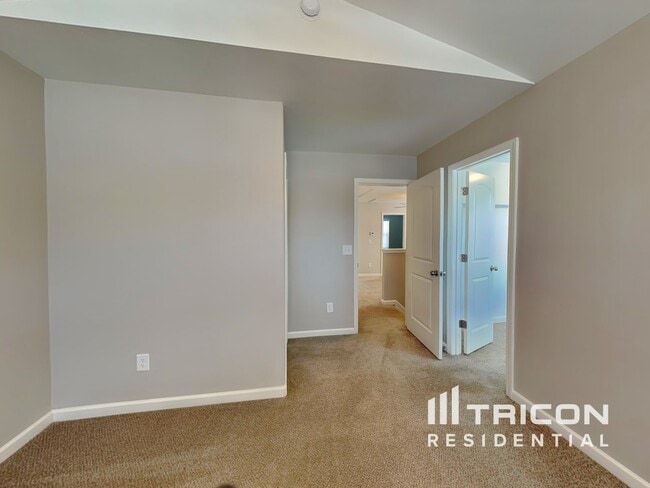 Building Photo - 4079 Village Park Ct
