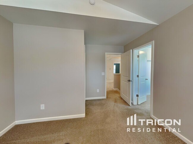 Foto del edificio - 4079 Village Park Ct