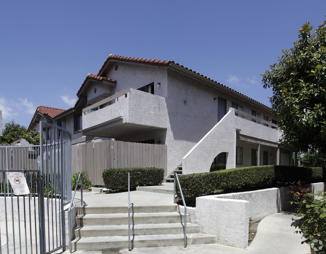 Building Photo - La Habra Manor