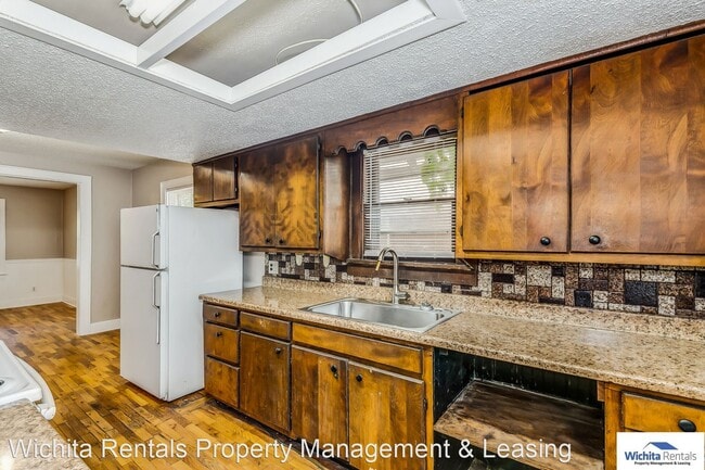 Building Photo - 2 br, 1 bath House - 210 S. Edwards