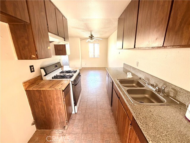 Foto del edificio - 14134 Delano St