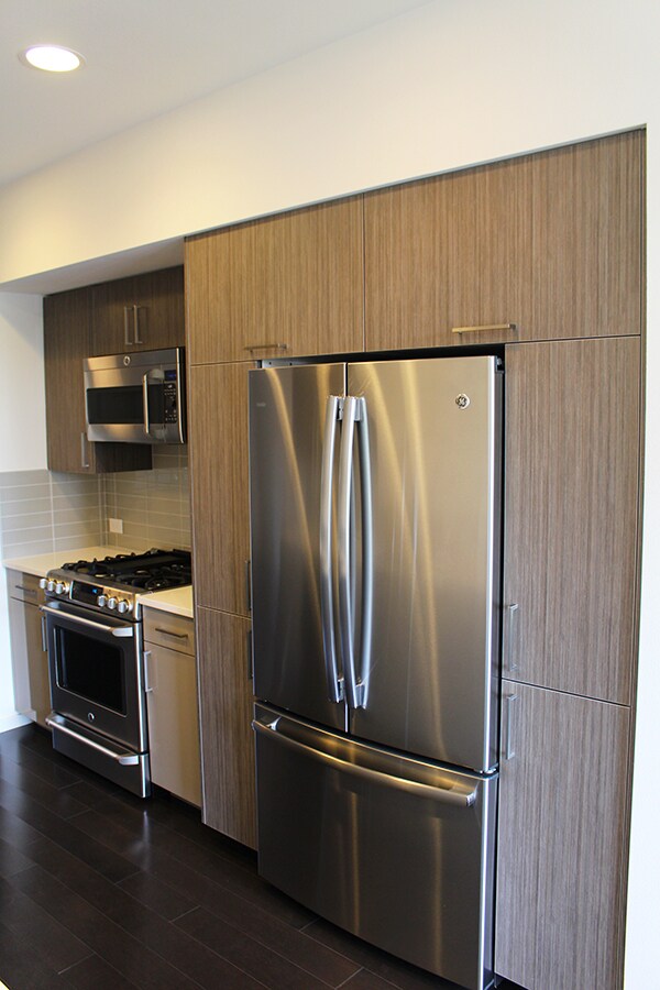 Foto del edificio - CROWN HILL TOWNHOME W HIGH END FINISHES & ...