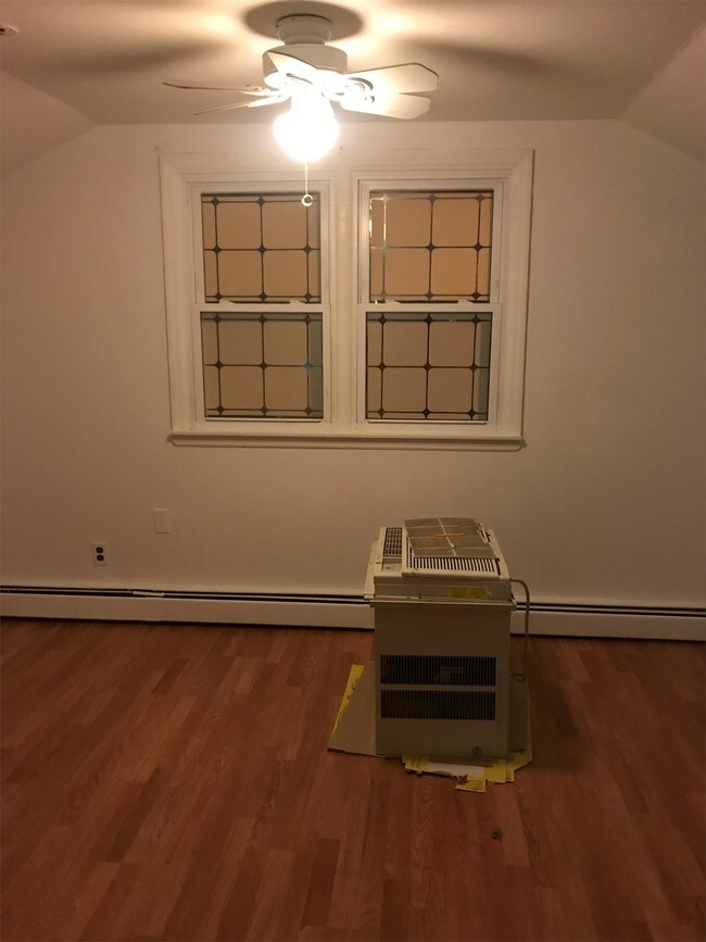 Building Photo - 42 Seafoam St