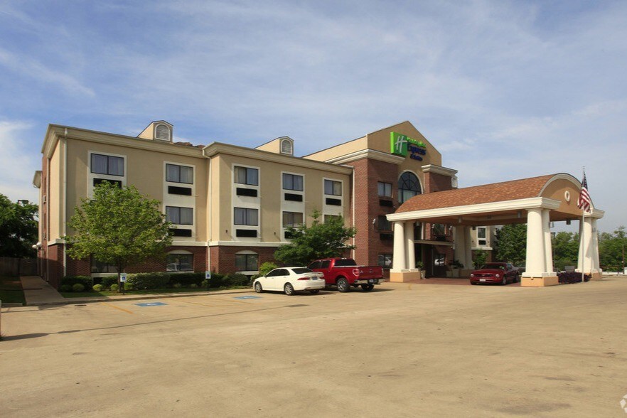 Halliday 222 W Main St Halliday, ND