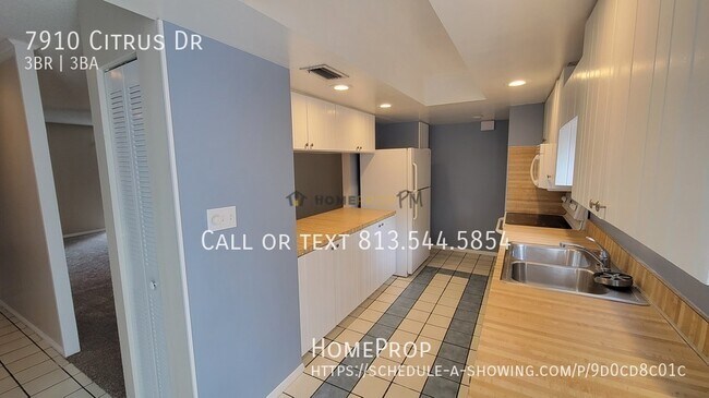 Foto del edificio - 7910 Citrus Dr