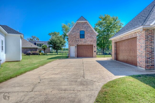 Building Photo - 555 Canterbury Ln