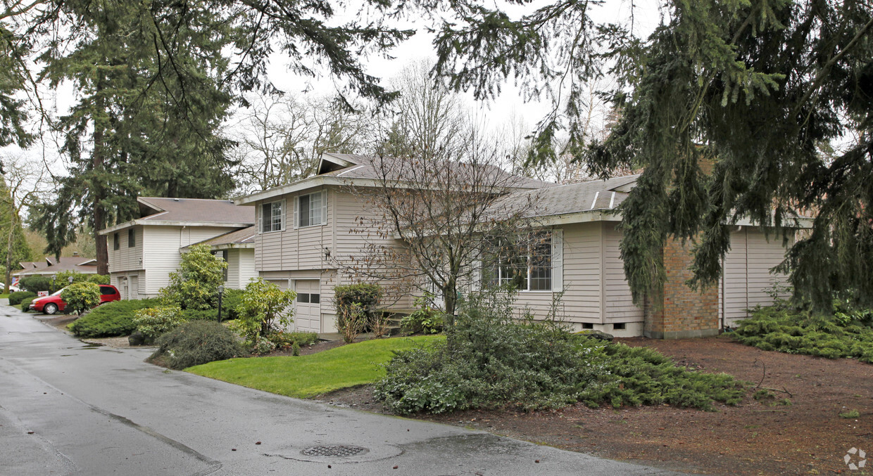 Building Photo - Creekwood Villa