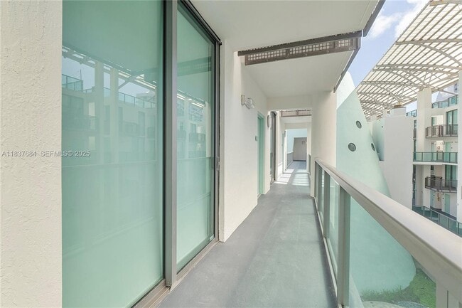 Foto del edificio - 6000 Collins Ave