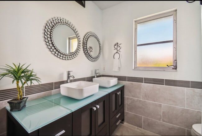 Foto del edificio - 5058 Ackley Terrace