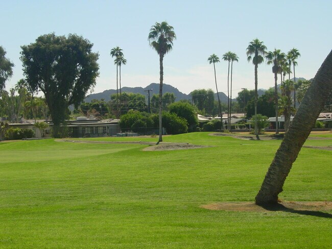 Foto del edificio - 77045 California Dr
