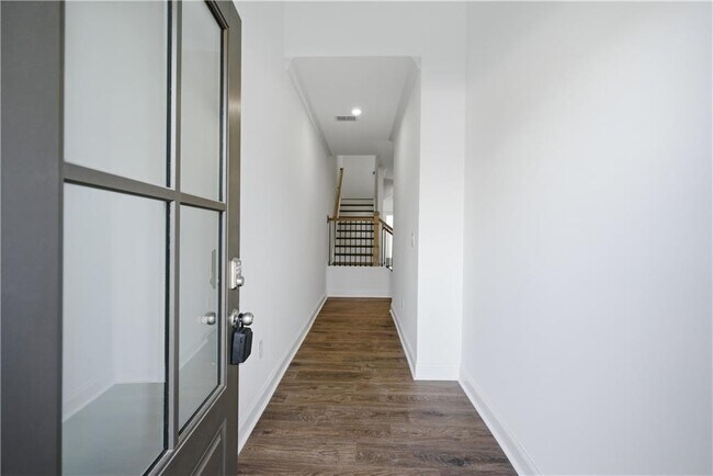 Building Photo - 376 Sunset Holw St