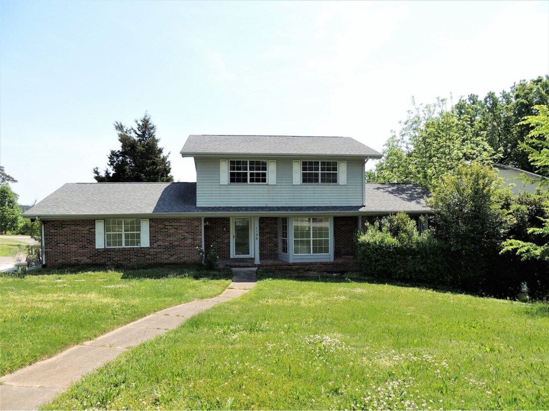 Primary Photo - Huge Refreshed 5 Bed/ 3 Bath Home in Missi...