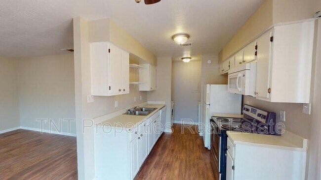 Foto del edificio - 2805 Sprucewood St