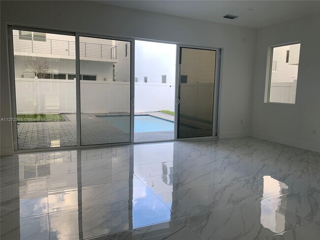 Foto del edificio - 10064 NW 77th St