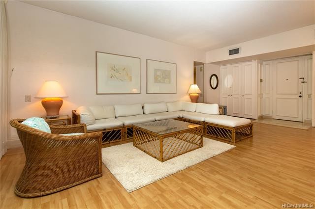 Building Photo - 4999 Kahala Ave