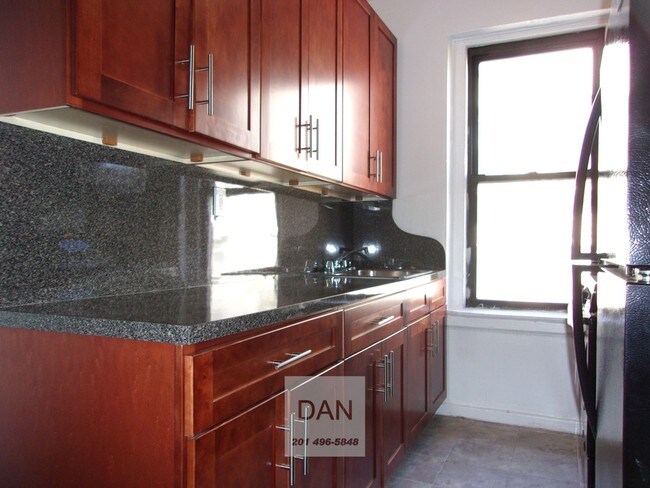 Foto del edificio - 4863 Broadway
