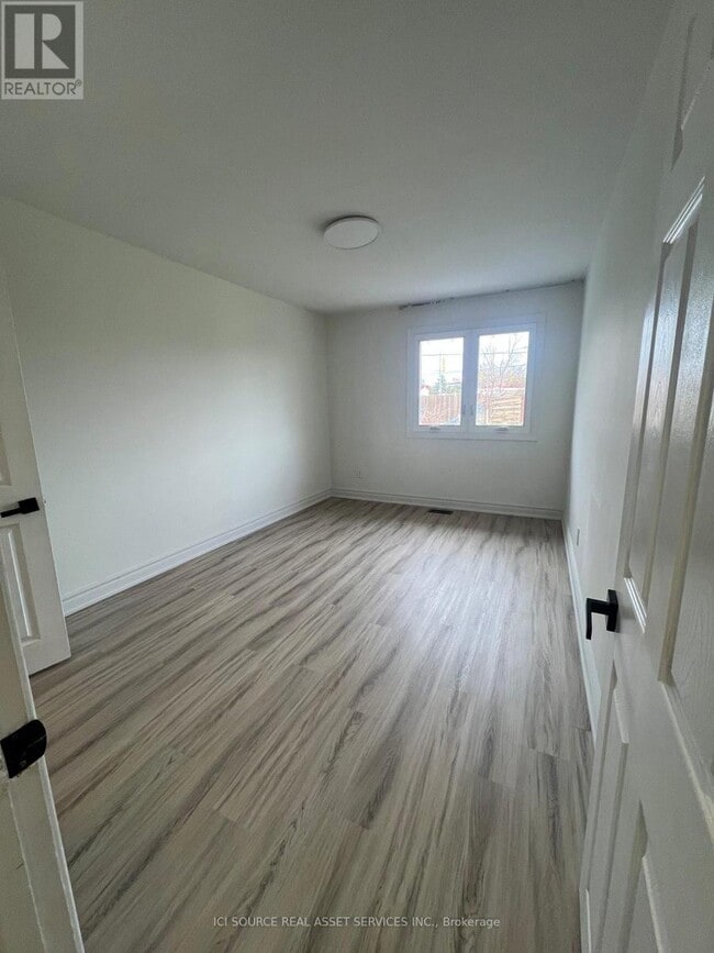 Building Photo - 52 Pinemore Crescent