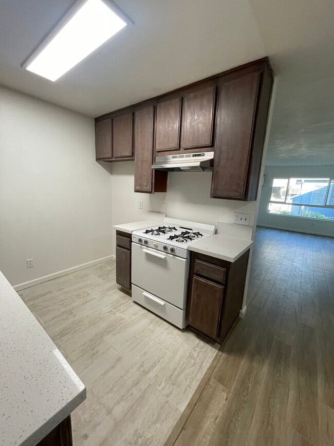 Kitchen looking towards living room - 11908 Riverside Dr